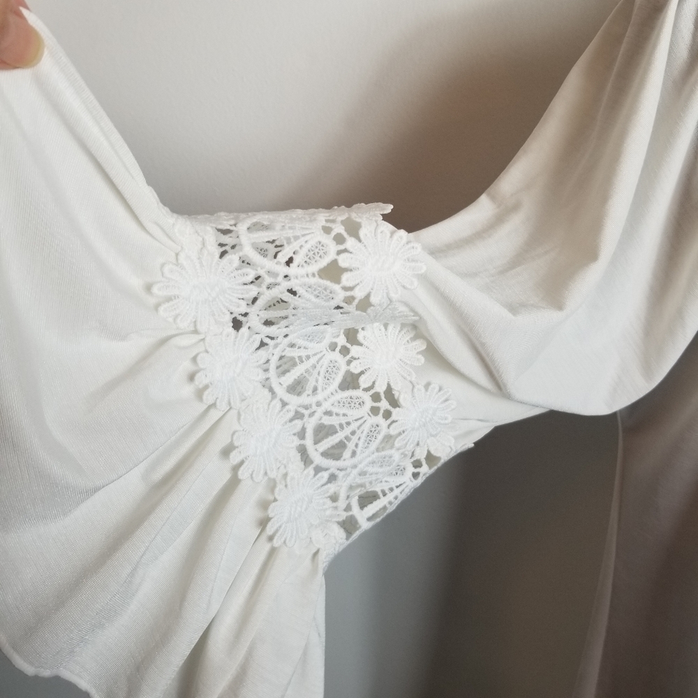 Win Win Ruffle Sleeve Tunic Top - Picture 3 of 9